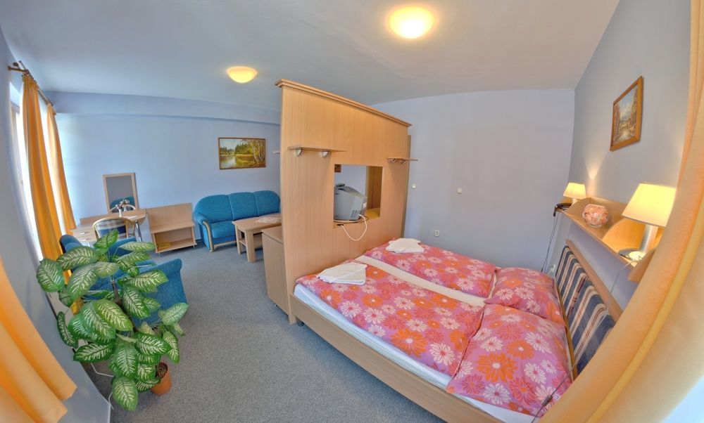 Garni Hotel Gavurky Terhely Kültér fotó